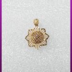 پلاک گل زنانه طرح طلا طلایی