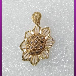 پلاک گل زنانه طرح طلا طلایی