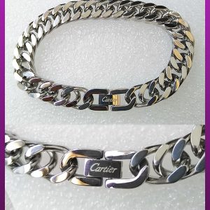 دستبند کارتیه مکعبی لوگو دار نقره ای استیل