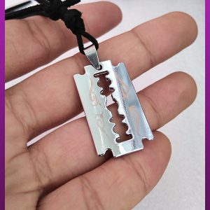 گردنبند تیغ نقره ای