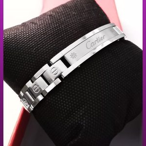 دستبند کارتیه لوگو دار نقره ای استیل