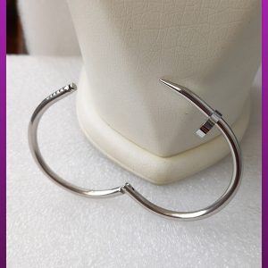 دستبند کارتیه میخ نقره ای استیل