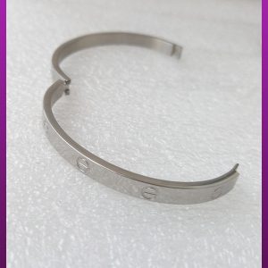 دستبند کارتیه پیچ نقره ای استیل
