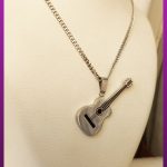 گردنبند گیتار برجسته نقره ای استیل
