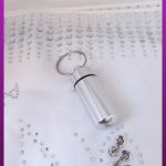 پلاک یا جاکلیدی جادار نقره ای
