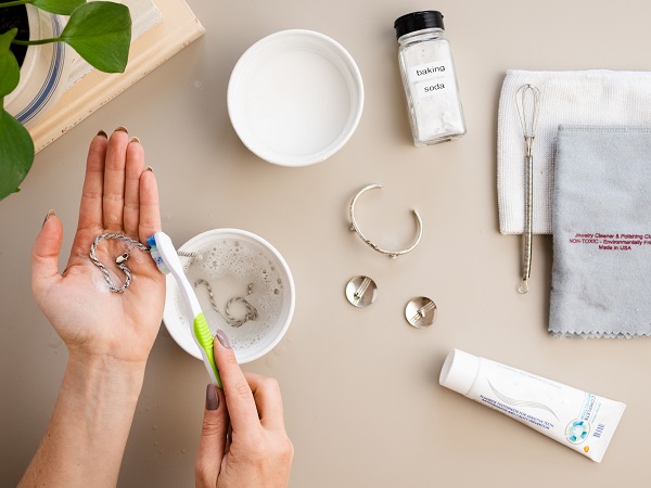 چگونه زنجیر استیل را براق کنیم