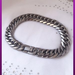 دستبند کارتیه مات نقره ای لوگودار با قفل کتابی