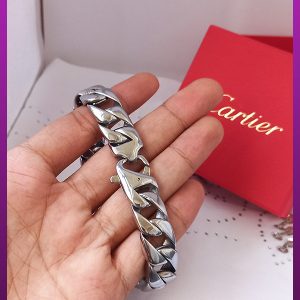 دستبند کارتیه براق نقره ای با قفل طوطی استیل