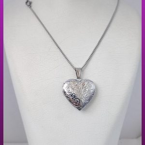 گردنبند قاب عکس قلب هاشور نقره ای استیل