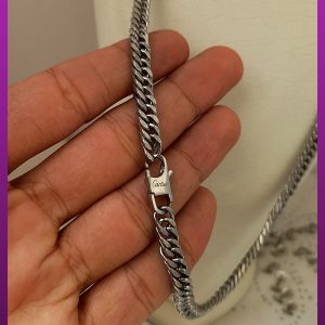 زنجیر کارتیه مکعبی مات نقره ای با قفل طوطی لوگودار استیل