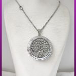 گردنبند قاب عکس دایره بزرگ طرحدار نقره ای استیل