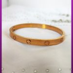 دستبند کارتیه لاو طرح پیچ رزگلد استیل