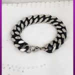دستبند کارتیه مکعبی ضخیم خاص سیاه قلم نقره ای استیل
