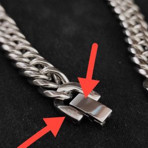 معیوب | دستبند کارتیه ژاپنی نقره ای قفل کتابی استیل