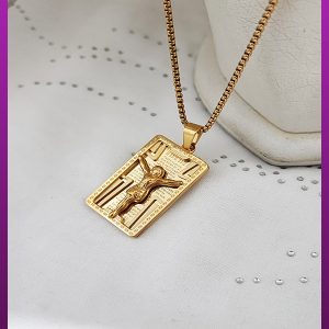 گردنبند صلیب مستطیل برجسته طلایی استیل
