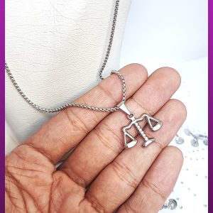 گردنبند ترازو عدالت نقره ای استیل