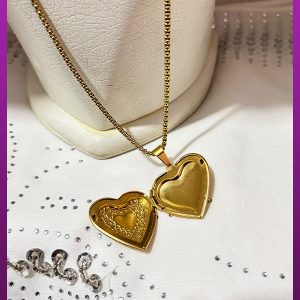 گردنبند قاب عکس قلب طلایی طرح دار استیل