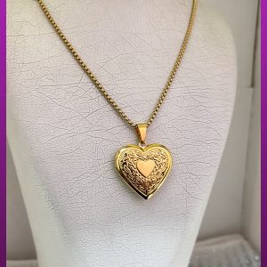 گردنبند قاب عکس قلب طلایی طرح دار استیل