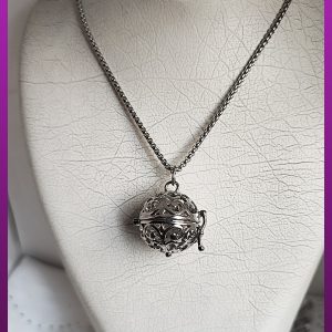 آویز یا گردنبند توپی دایره جادار بازشو فلزی نقره ای طرح 3