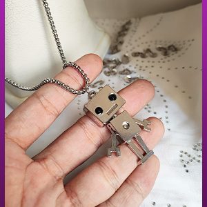 آویز یا گردنبند آدم آهنی ربات متحرک نقره ای