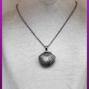 گردنبند قاب عکس صدف نقره ای استیل